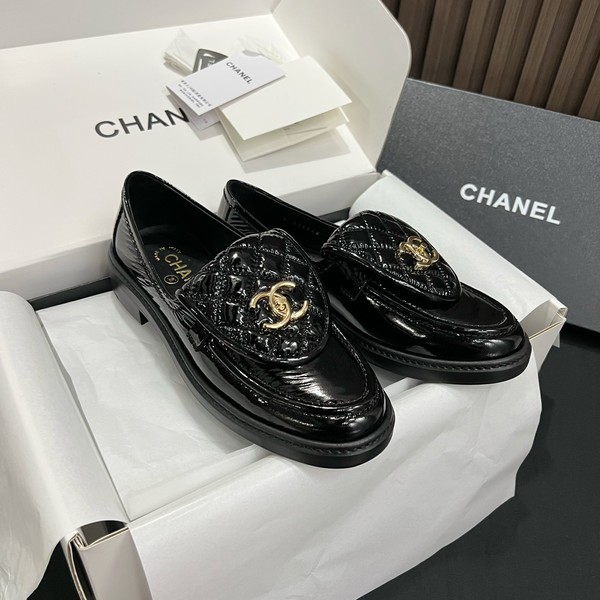 샤넬 턴락 퀄틸 에나멜 로퍼