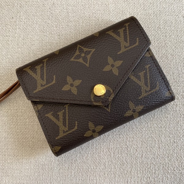 루이비통 빅토린 월릿 M62472