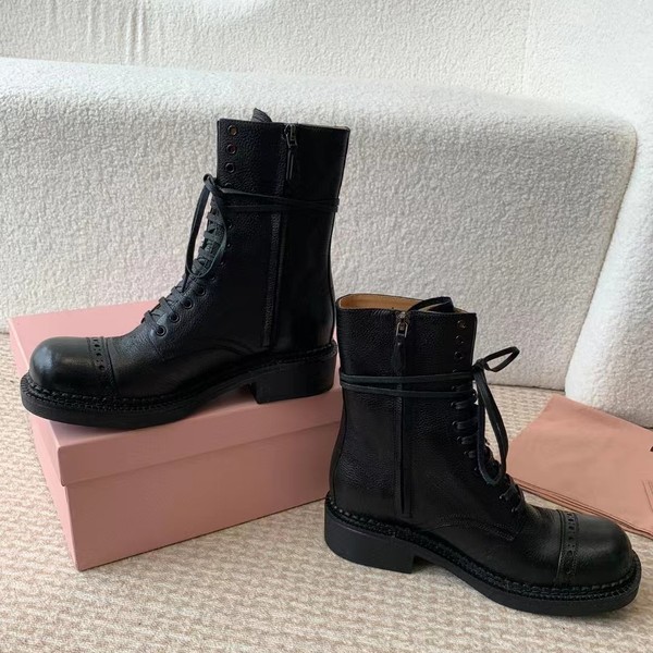 미우미우 블랙 워커