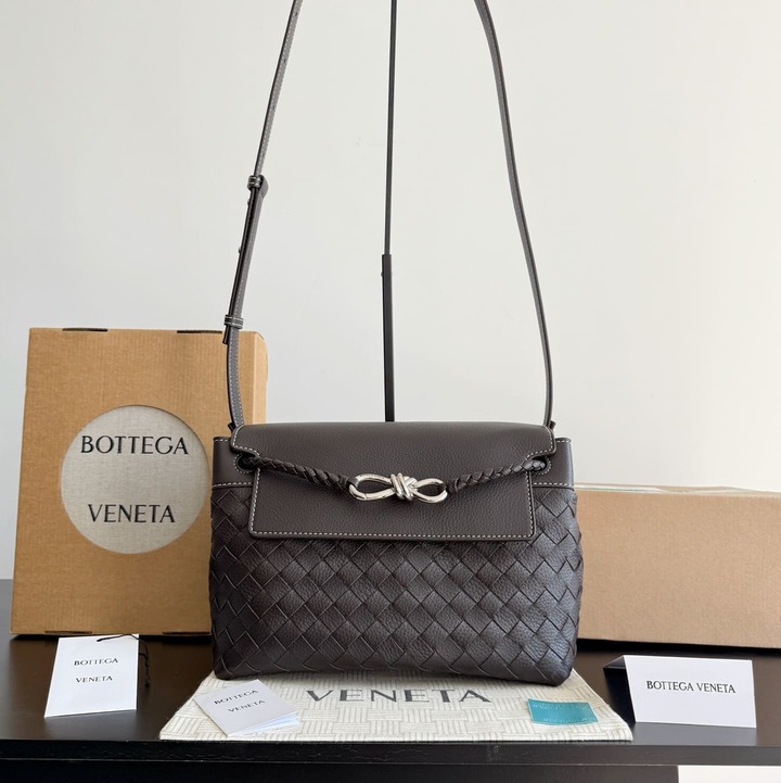 보테가베네타 26SS 크로스백 81578