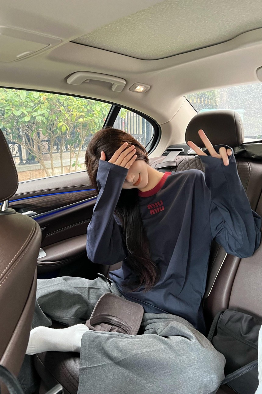 미우미우 롱슬리브 코튼 저지 티셔츠