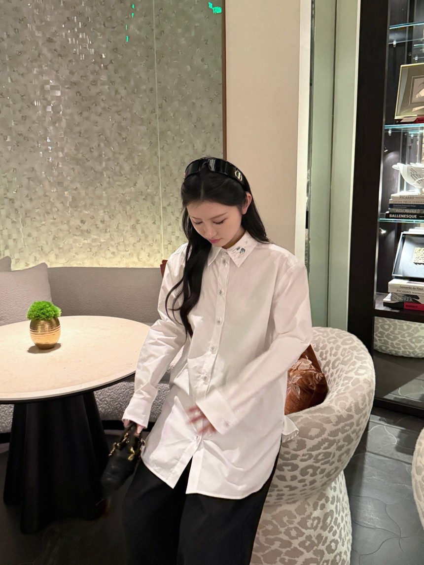 샤넬 플라워 버튼 롱 셔츠