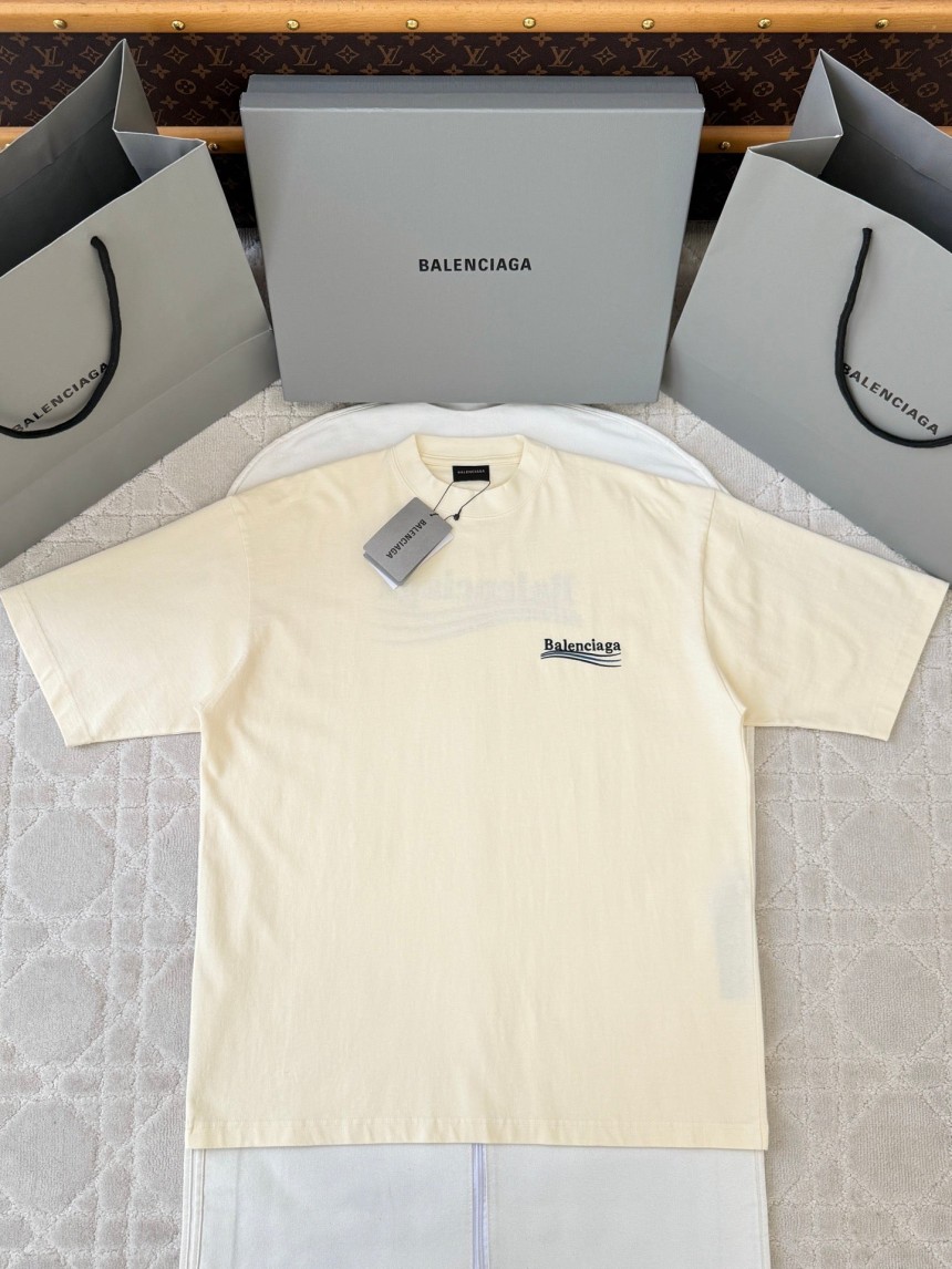 발렌시아가 폴리티컬 캠페인 라지 핏 티셔츠 -아이보리