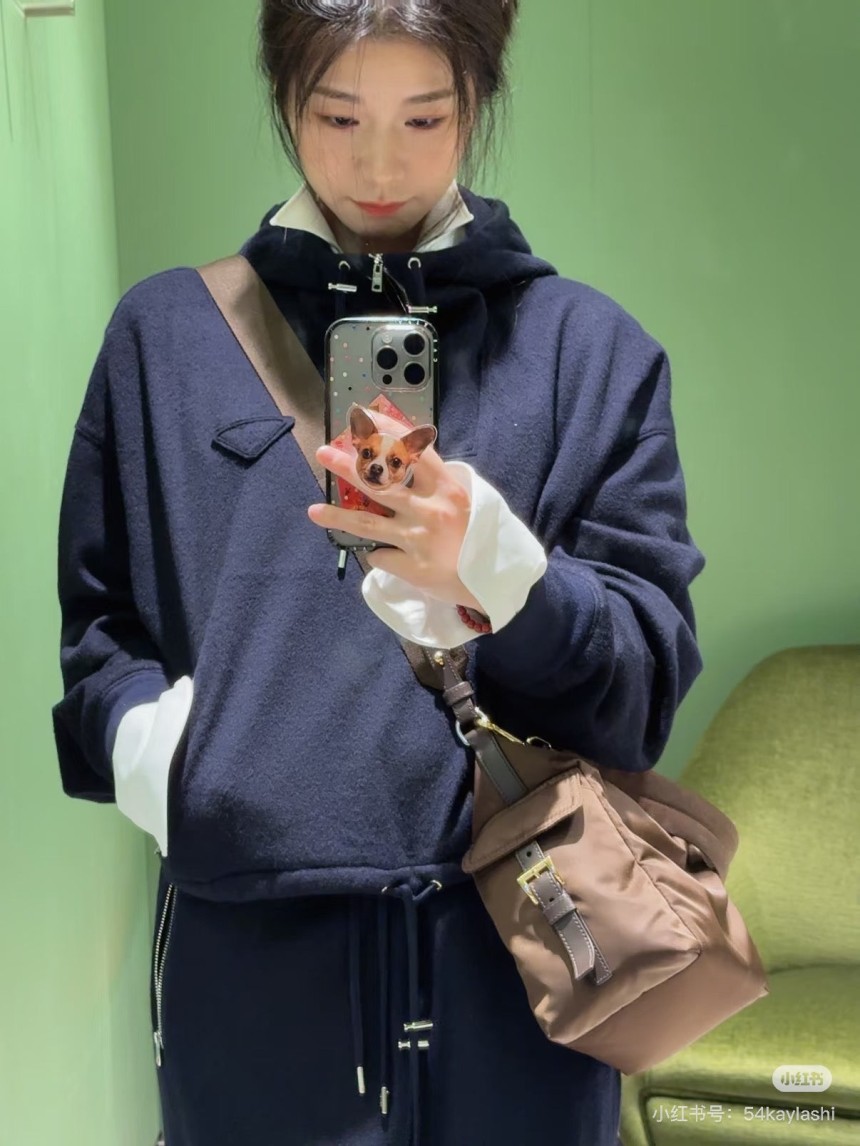 프라다 반집업 후드티