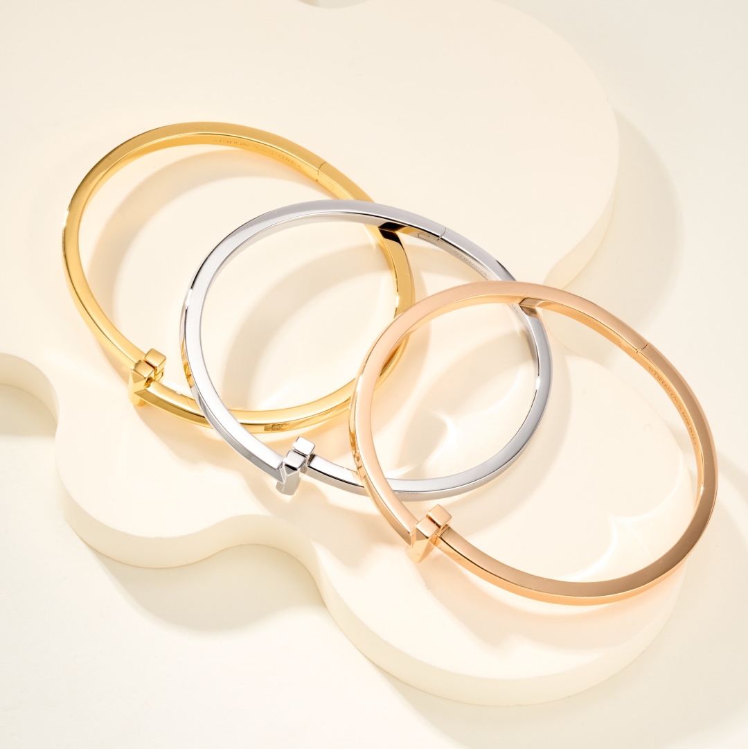 티파니앤코 T1 와이드 힌지드 뱅글