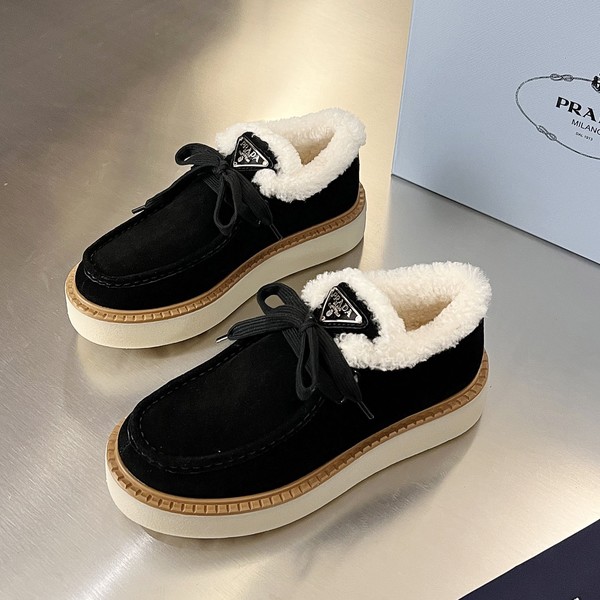 프라다 스웨이드 로퍼 블랙