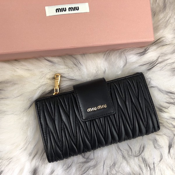 미우미우 마테라쎄 지갑