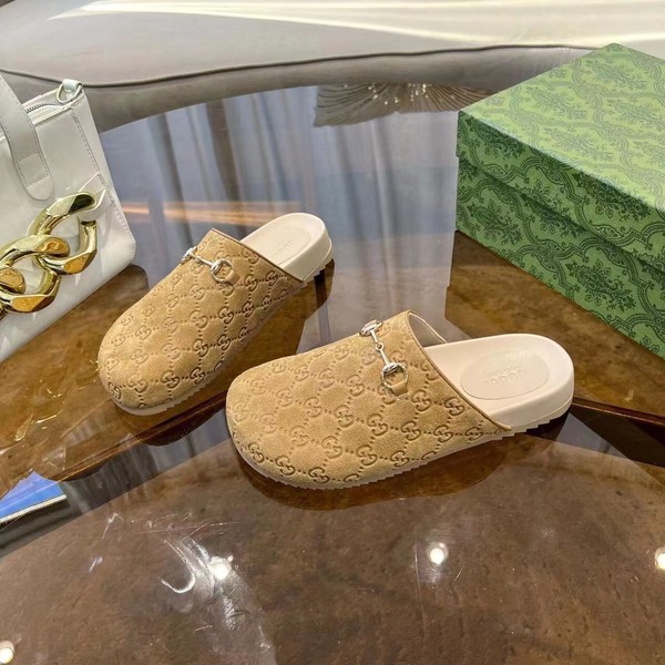 구찌 스웨이드 뮬 샌들