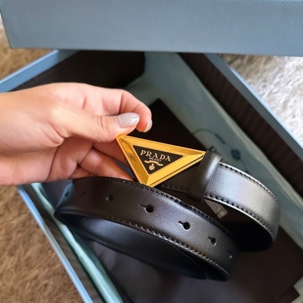 프라다 삼각 로고 소가죽 벨트