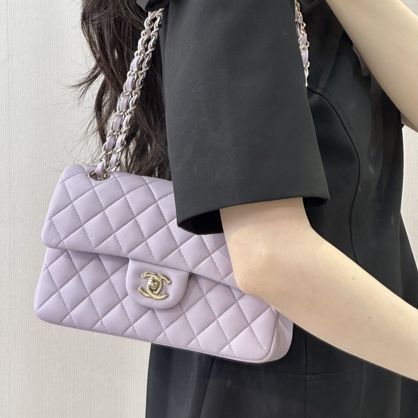 샤넬 클래식 미디움 램스킨 골드