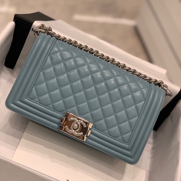 샤넬 보이백 미디움 카프스킨 보이백 민트 실버