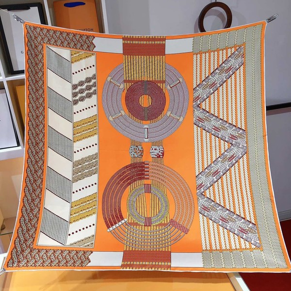 에르메스 스테이틀리 휠 까레  실크 스카프 90