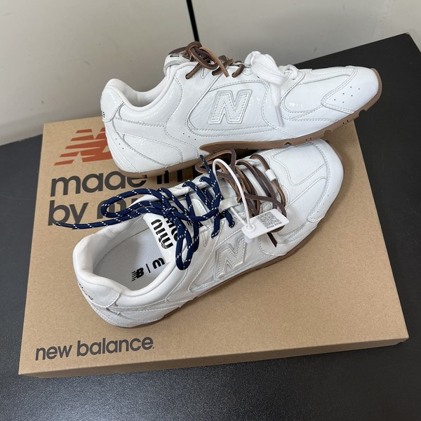 뉴발란스 X 미우미우 콜라보 530 화이트