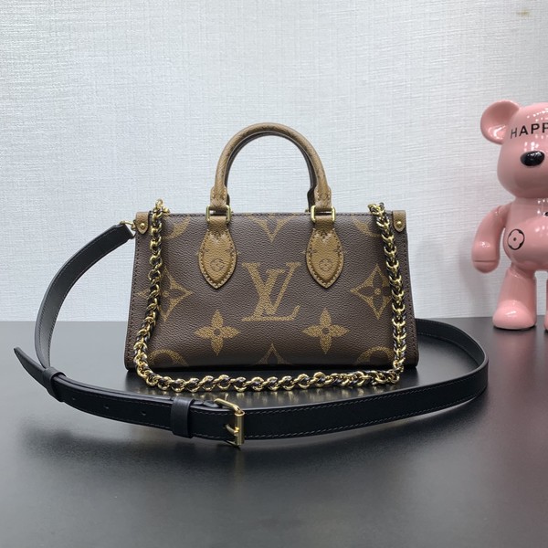 루이비통 온더고 이스트 웨스트 체인 리버스 캔버스 M14236