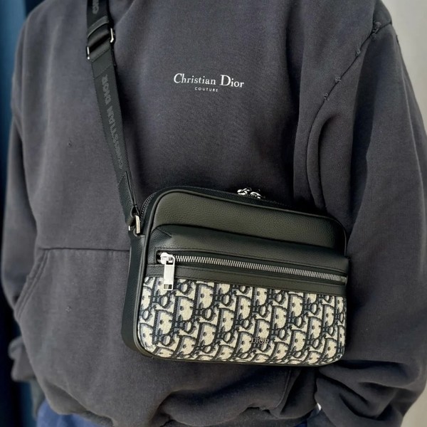디올 라이더 2.0 지퍼 메신저백