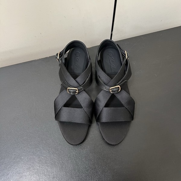 로로피아나 유키 샌들