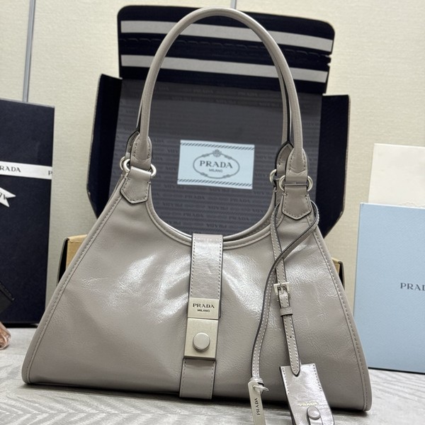프라다 라지 레더 토트 백 1BG570