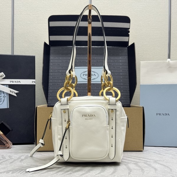 프라다 댄글 가죽 미니 1BB137