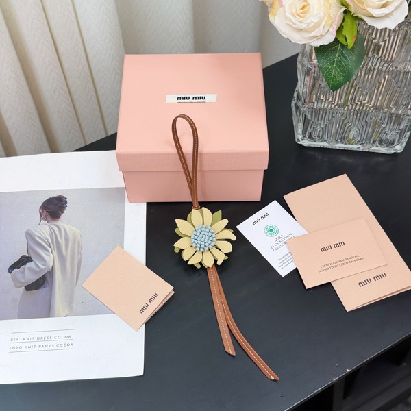 미우미우 트릭 레더 백참