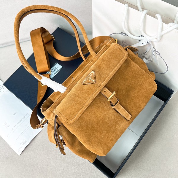 프라다 익스플로어 미디엄 스웨이드 1BG596