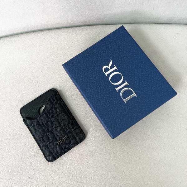 디올 새들 마그네틱 카드지갑