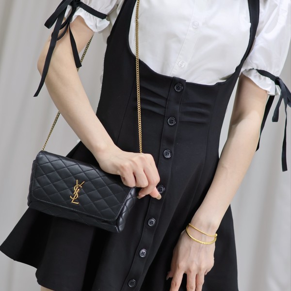 생로랑 로고 플라크 플랩 패스닝 퀼트 숄더 754051