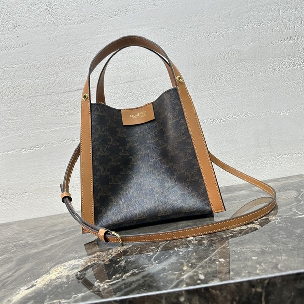 셀린느 스몰 큐보  트리옹프 124182