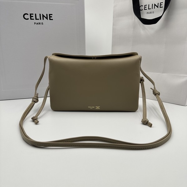 셀린느 트리오 플랩 10P862