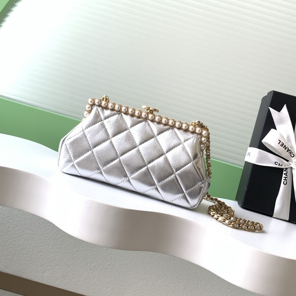 샤넬 26C 크루즈 진주 체인 클러치 이브닝백 AS5912