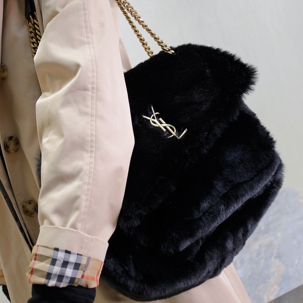 생로랑 니키 라지 퍼 숄더 498830