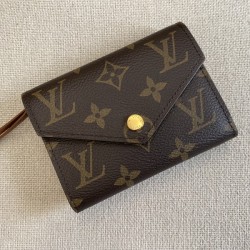 루이비통 빅토린 월릿 M62472