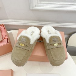 미우미우 스웨이드 시어링 뮬 베이지