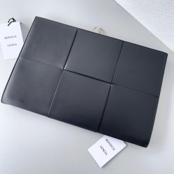 보테가베네타 클러치