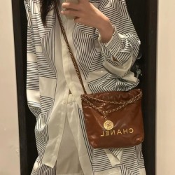 샤넬 22백 미니 카프스킨 다크 브라운