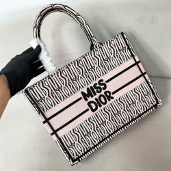 디올 멀티 컬러 북 토트 미디움