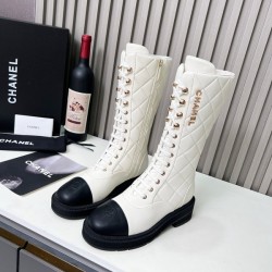 샤넬 25SS 컴뱃 퀄팅 롱부츠 화이트