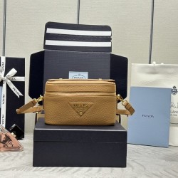 프라다 베니티 미니 숄더백