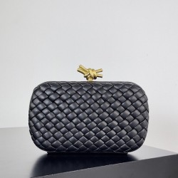 보테가베네타 놋 클러치