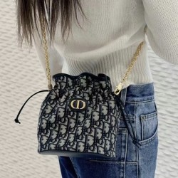 디올 30 몽테인 미니 버킷백 오블리크