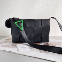 보테가베네타 인트레치아토 패러킷 카세트백