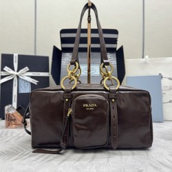 프라다 댄글 가죽 미디움 1BB138