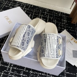 디올 윈더 슬리퍼