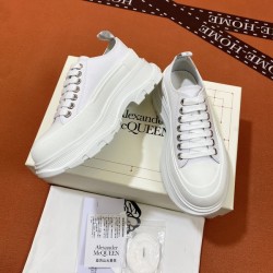 알렉산더 맥퀸 트레드 슬릭 로우탑 스니커즈