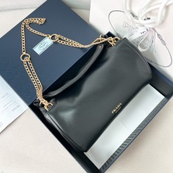 프라다 25FW 튀뮬트 스몰 나파 1BD395