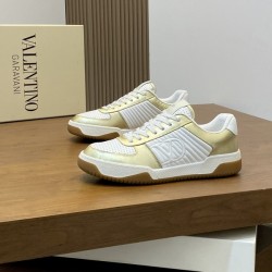 발렌티노 원스터드 스니커즈