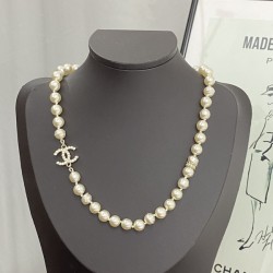 샤넬 25FW CC로고 퍼 크리스탈 목걸이