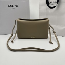 셀린느 트리오 플랩 10P862