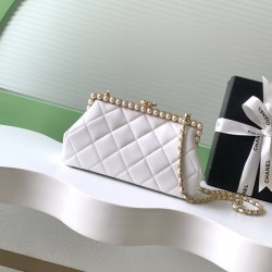 샤넬 26C 크루즈 진주 체인 클러치 이브닝백 AS5912