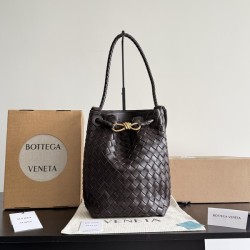 보테가베네타 안다이모 스몰 버킷백 폰단트 855759