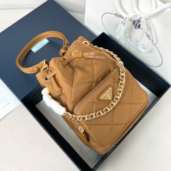 프라다 퀼팅 나일론 체인 버킷백 1BH038